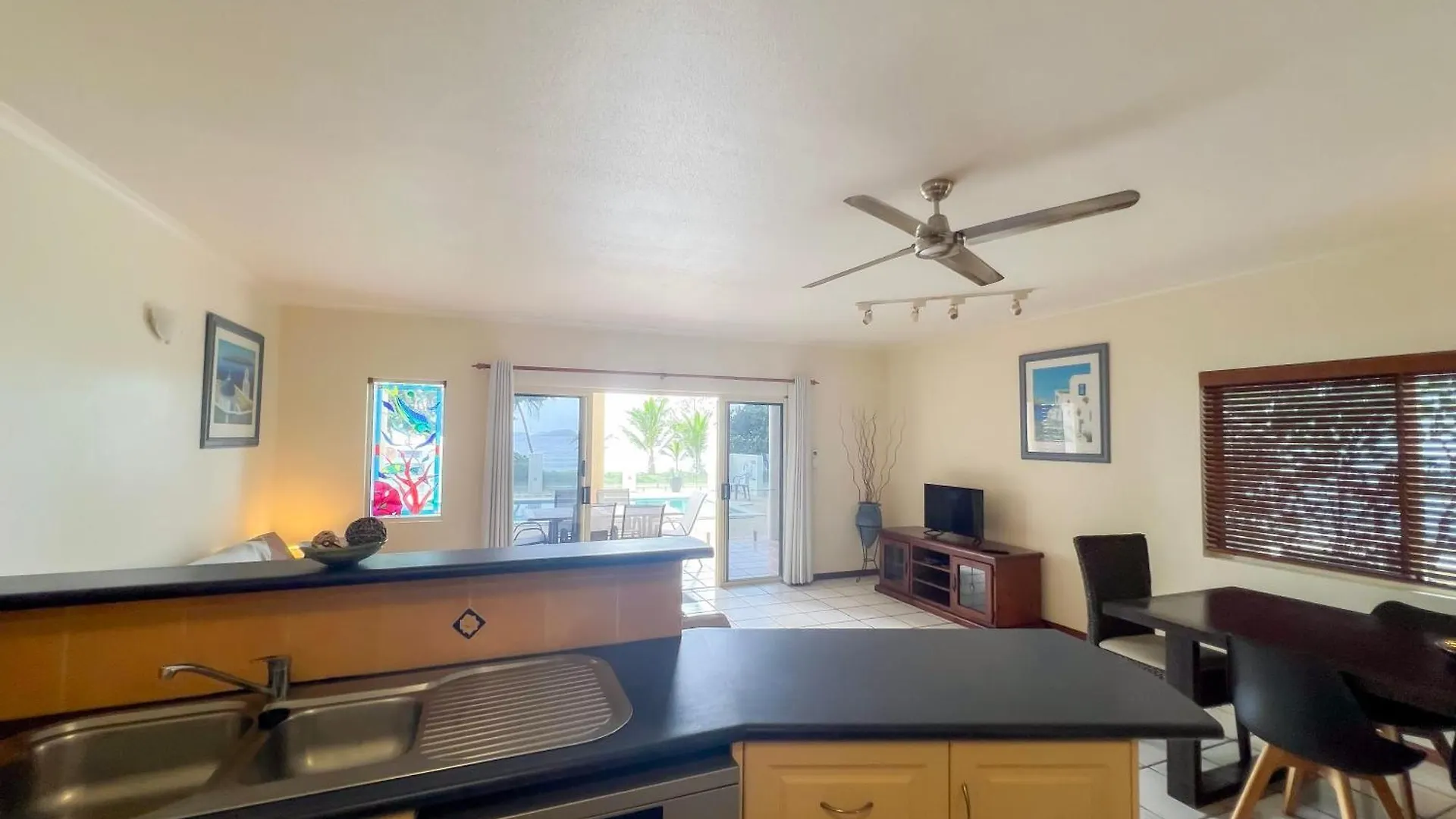 La Riviera One - Coastal Lifestyle - Three Bedroom South Mission Beach Apartment